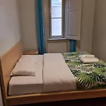 Shangri-la Anjos B&B 리스본