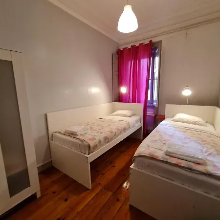 Bed & Breakfast Shangri-La Hostel Anjos 2*