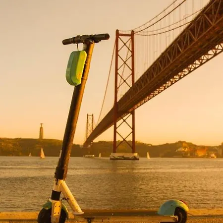 Shangri-La Hostel Anjos Bed & Breakfast Lisboa