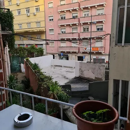 Bed & Breakfast Shangri-La Hostel Anjos 2*