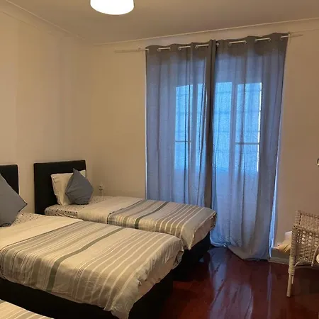 Shangri-la Anjos B&B 리스본